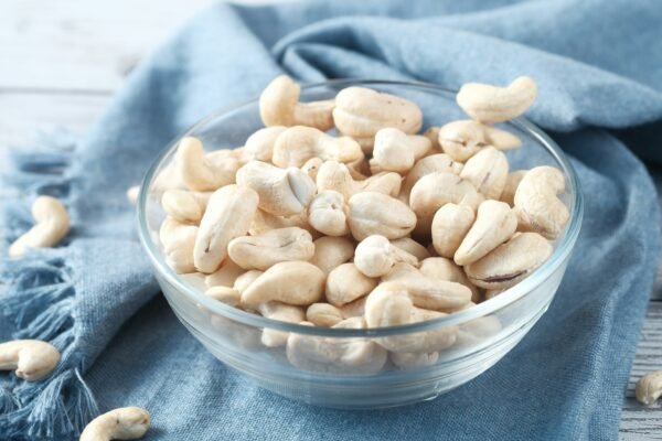 W-240 Cashews (Medium-Large Kaju) – 1 KG