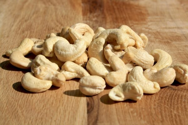 W-240 Cashews (Medium-Large Kaju) – 1 KG